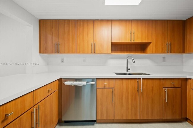 Building Photo - 10090 NW 80th Ct