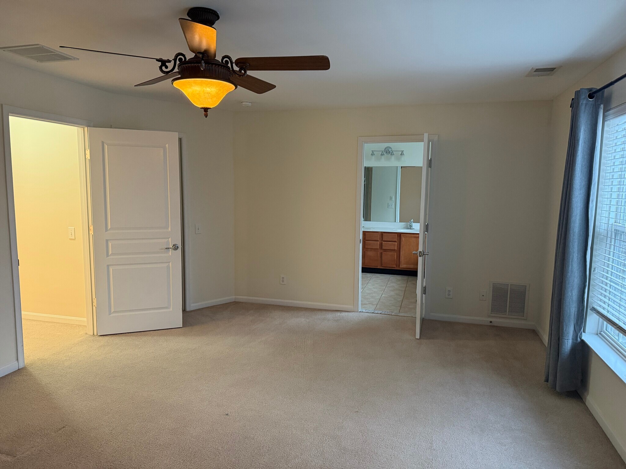 Building Photo - 5263 Blue Sky Dr