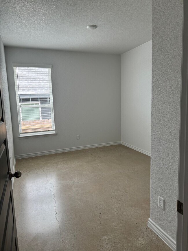 Building Photo - 2313 Ocean Dr