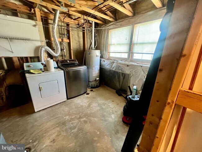 Building Photo - 16851 Toms River Loop