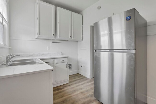 Building Photo - 27-29-29 S Terrace Ave