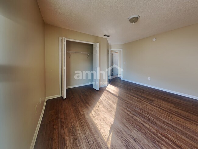 Building Photo - 23856 Flora Parke Blvd