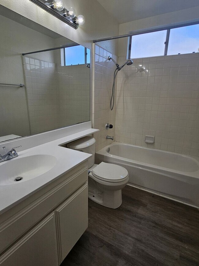 Building Photo - Beautiful 2-Story Home in Rancho Cucamonga!