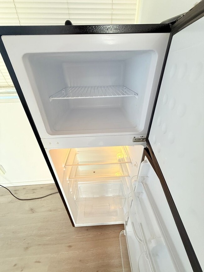 Building Photo - 401 N Lupine St