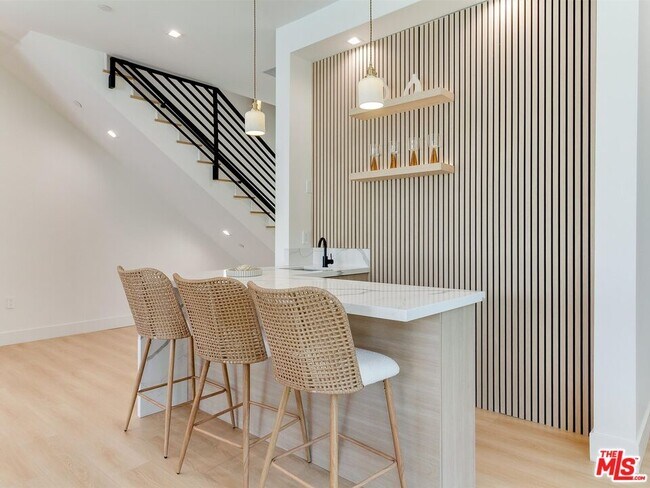 Building Photo - 5929 Hesperia Ave