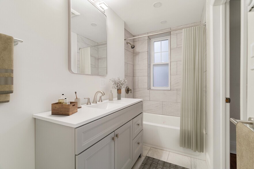 Building Photo - 321 Tappan St