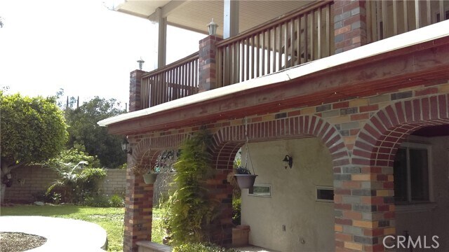 Building Photo - 1349 Crestmont Dr