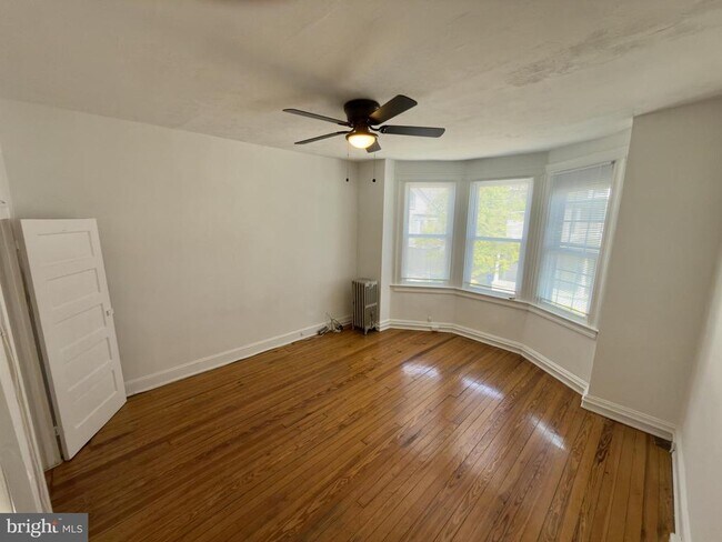 Building Photo - 513 E 41st St