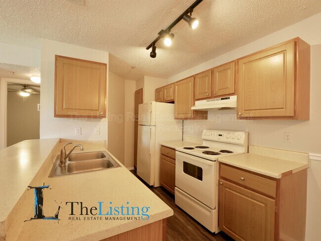 Building Photo - 637 Buoy Ln