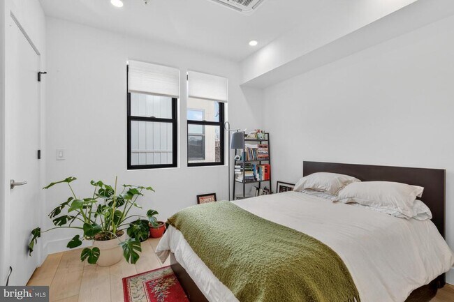 Building Photo - 2007 Cambridge St