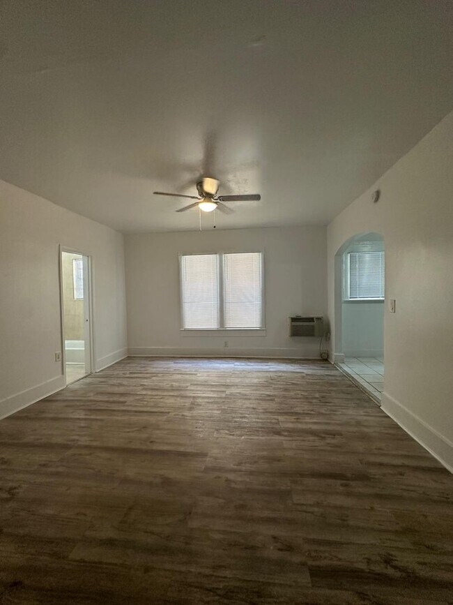 Building Photo - Amazing Apt next to the Park!