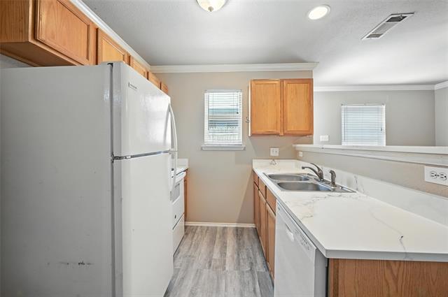 Building Photo - 1321 Village Garden Dr