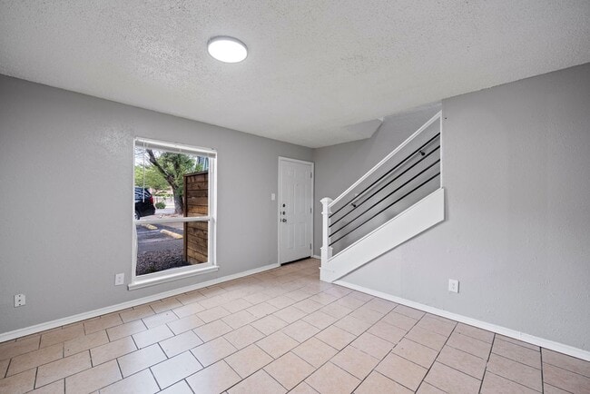 Building Photo - Diamond Villas