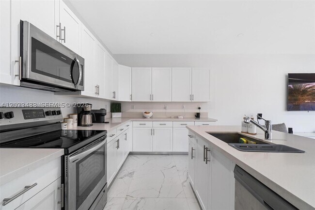 Building Photo - 13305 SW 190th Terrace