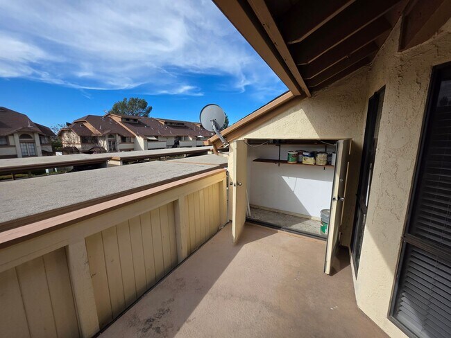 Building Photo - Beautiful Upgraded "Westside" Condo!