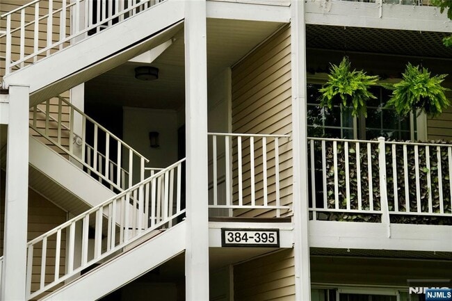 Building Photo - 388 Poets Way