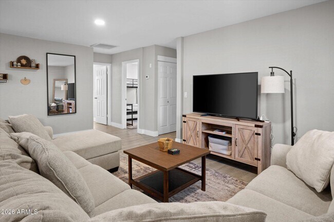 Building Photo - 1211 W Palomino Dr