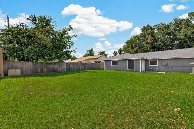 Building Photo - 2714 S Brompton Dr