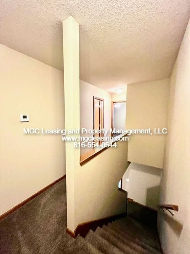 Building Photo - Convenient Raymore Living Near I-49, Shopping & Parks