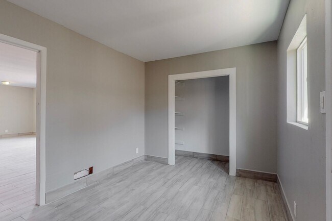 Building Photo - UPTOWN RENOVATED 3 Bedroom 2 Bath with garage