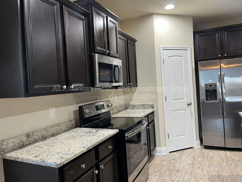 Building Photo - 671 Teal St