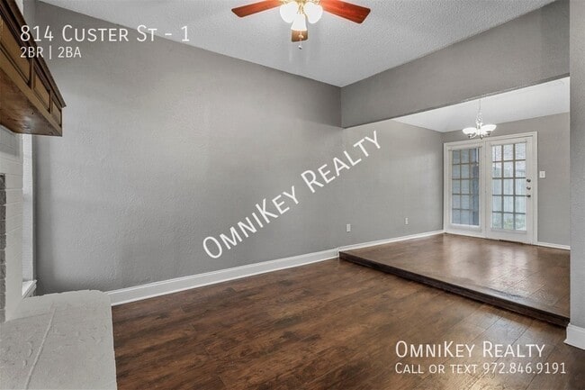 Building Photo - 814 Custer St