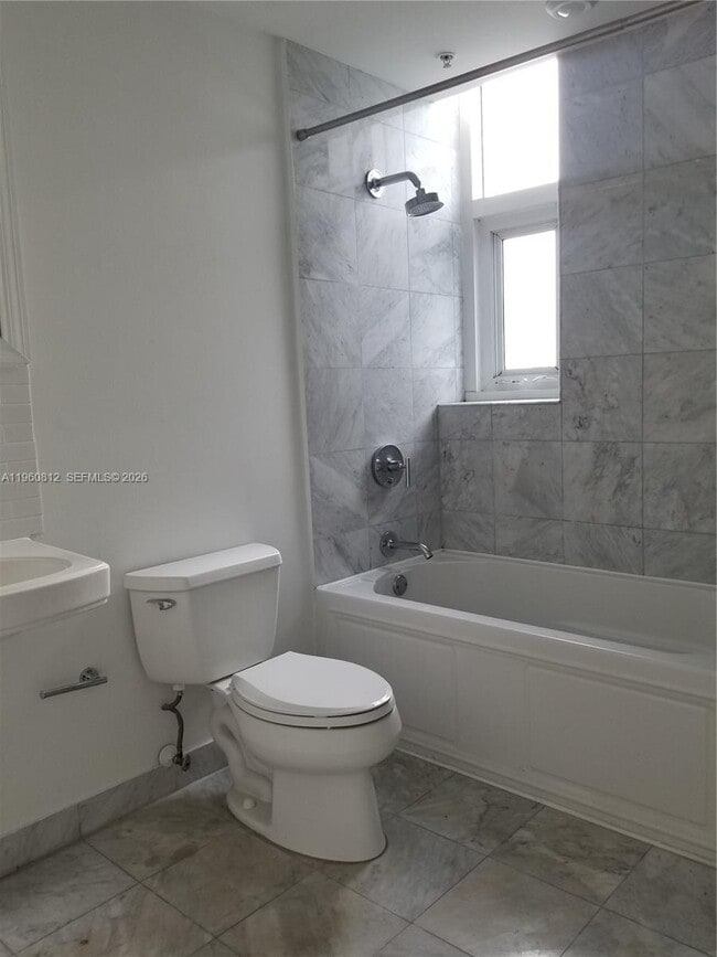 Building Photo - 6580 Indian Creek Dr