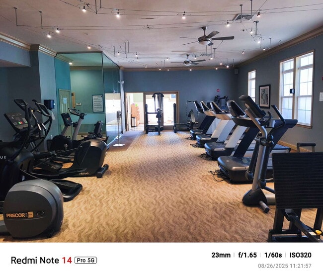 Building Photo - Vibrant Brambleton Condo Steps from Town C...