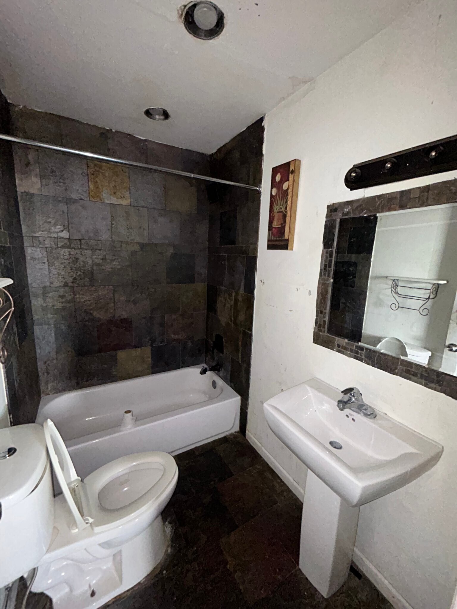 Building Photo - 3819 Kossuth Ave