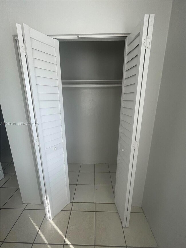 Building Photo - 14305 NE 6th Ave