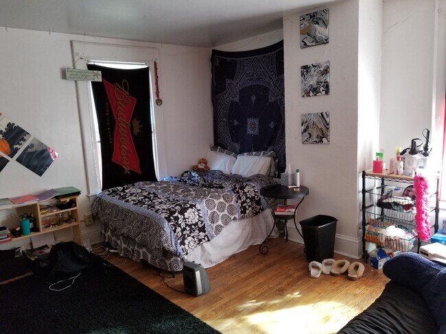 Building Photo - 669 Price St