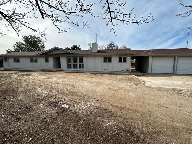 Building Photo - Rare opportunity to experience Country liv...