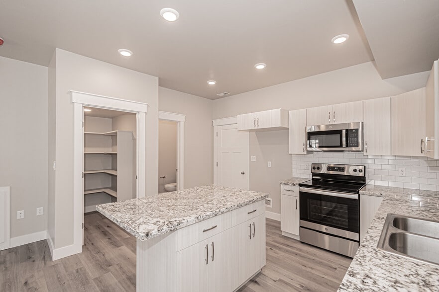 Building Photo - 359 N 3rd W