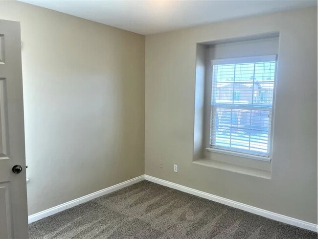 Building Photo - 12571 Chimney Rock Dr