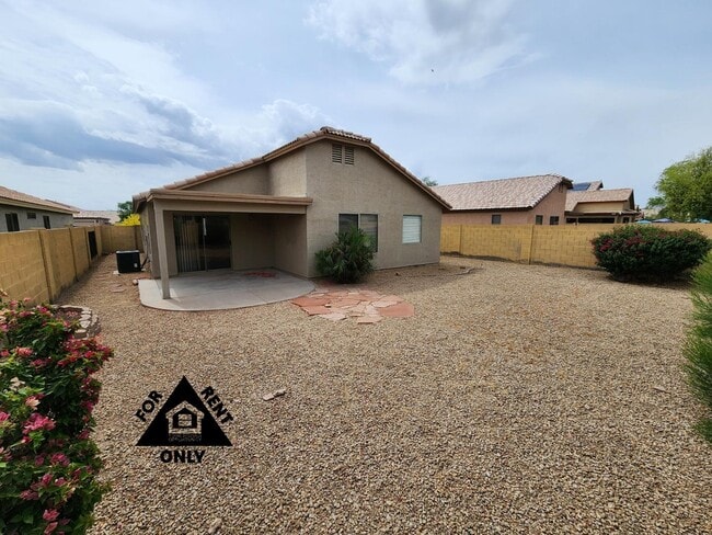 Building Photo - 15116 W Fillmore St