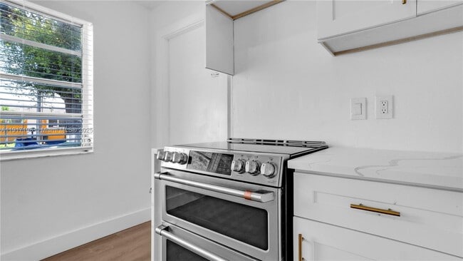 Building Photo - 32 SW 9th St