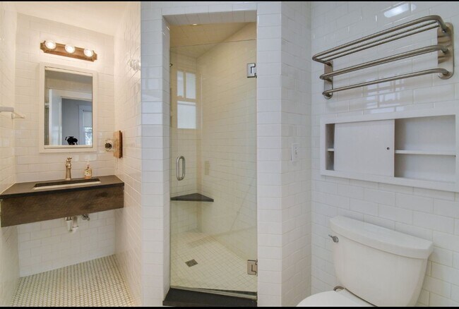 Building Photo - W&L Parents - Fully Furnished and Renovated Home