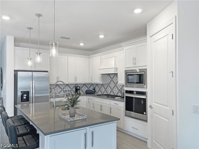 Building Photo - 2057 Yellowfin Cir