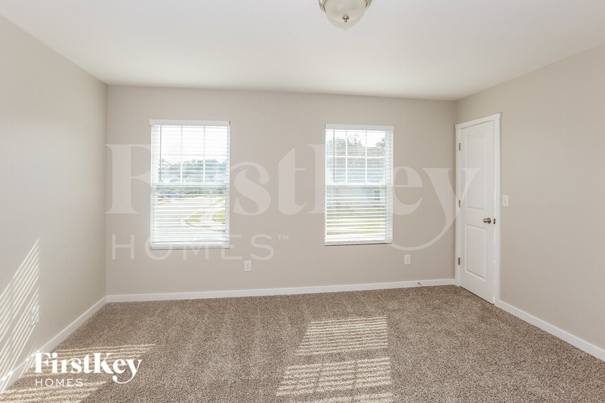 Building Photo - 303 Landis Oak Way