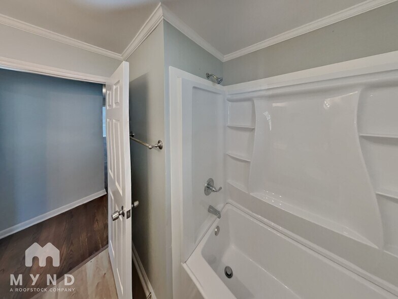 Building Photo - 2634 Skyland Dr