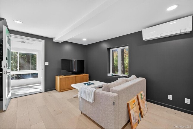 Building Photo - 24 Old Westbrookville Rd