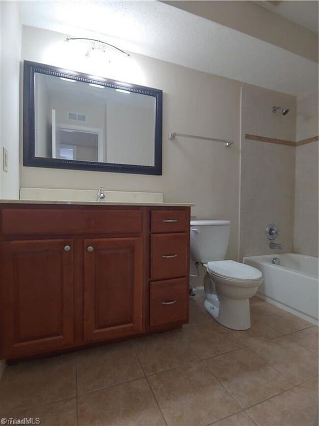 Building Photo - Condo near Guilford College!