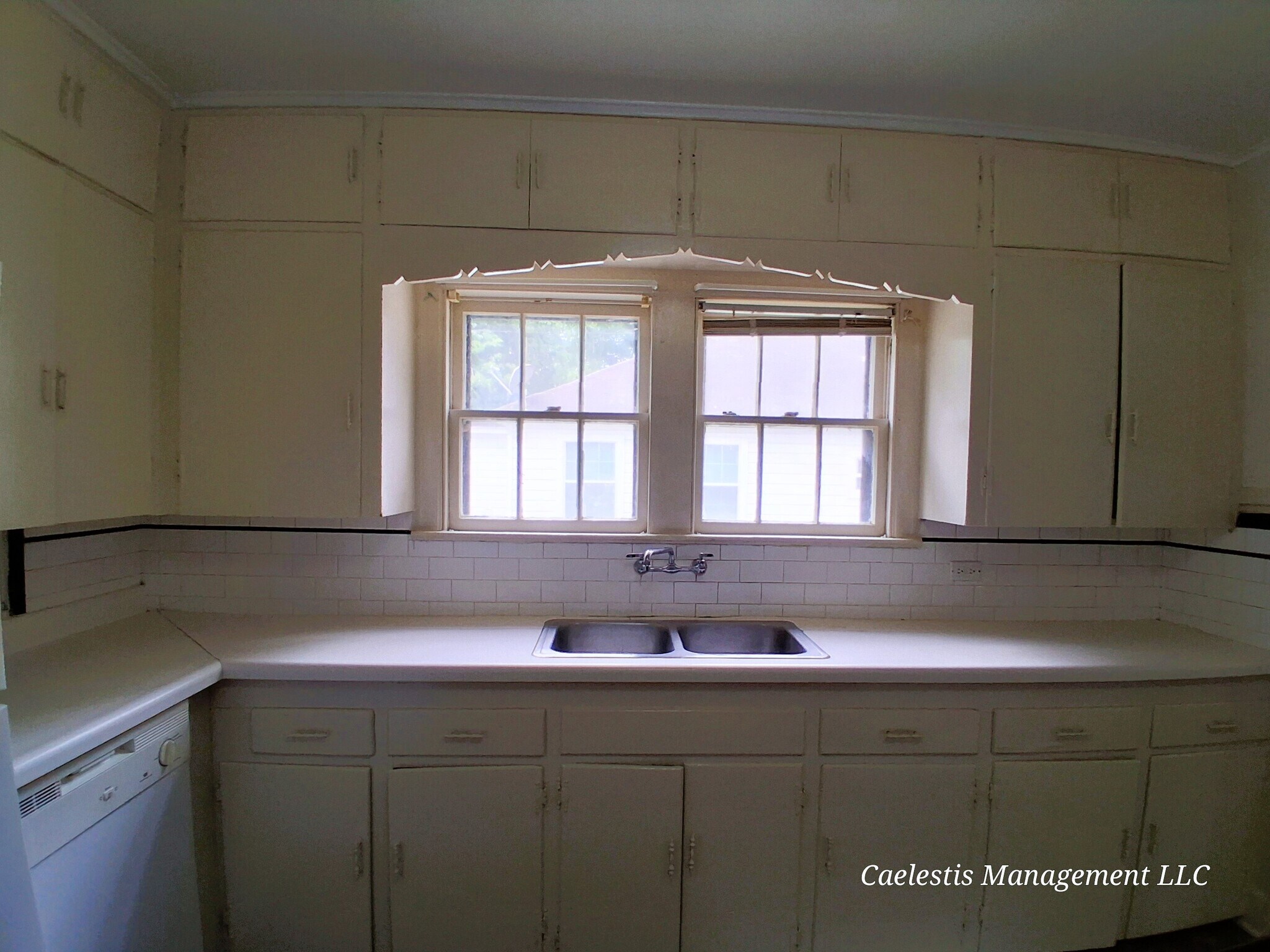 A stylish, modern kitchen designed for both everyday living and entertaining - 2412 8th St