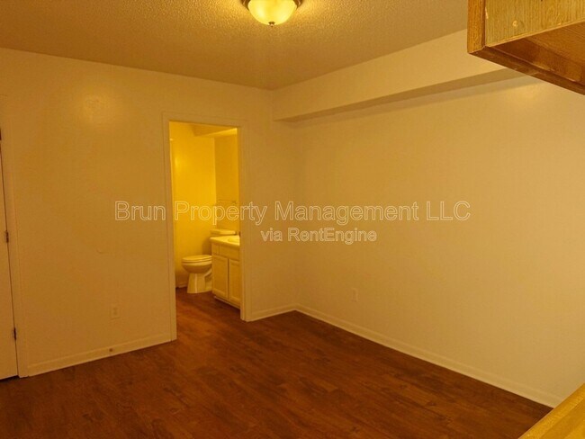 Building Photo - 505 Cross Creek Rd