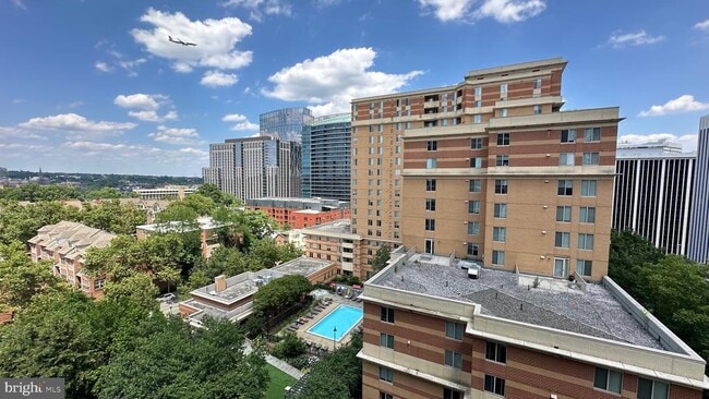 Building Photo - 1530 Key Blvd