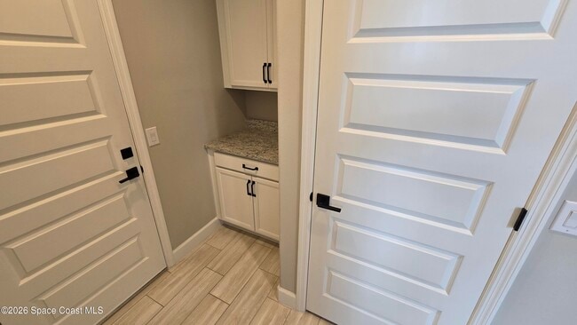 Building Photo - 2327 Kamin Dr