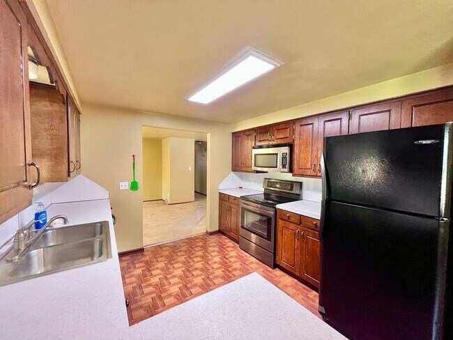 Building Photo - 3 Bedroom - 2 Bath Ranch Home with 2 Car A...
