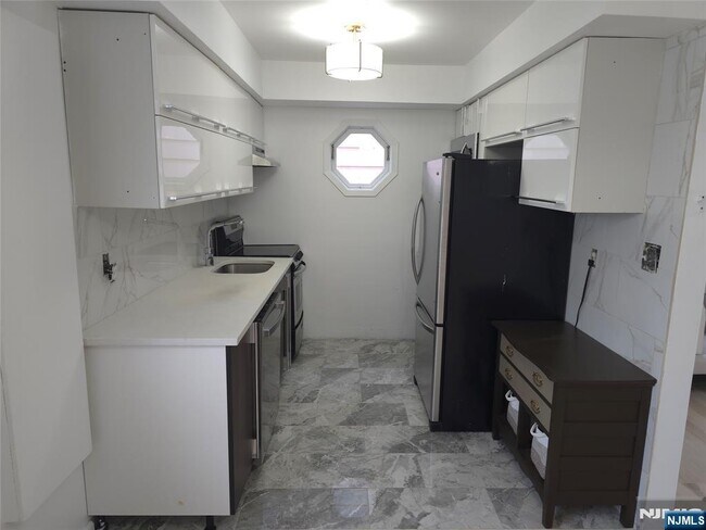 Building Photo - 6715 Polk St