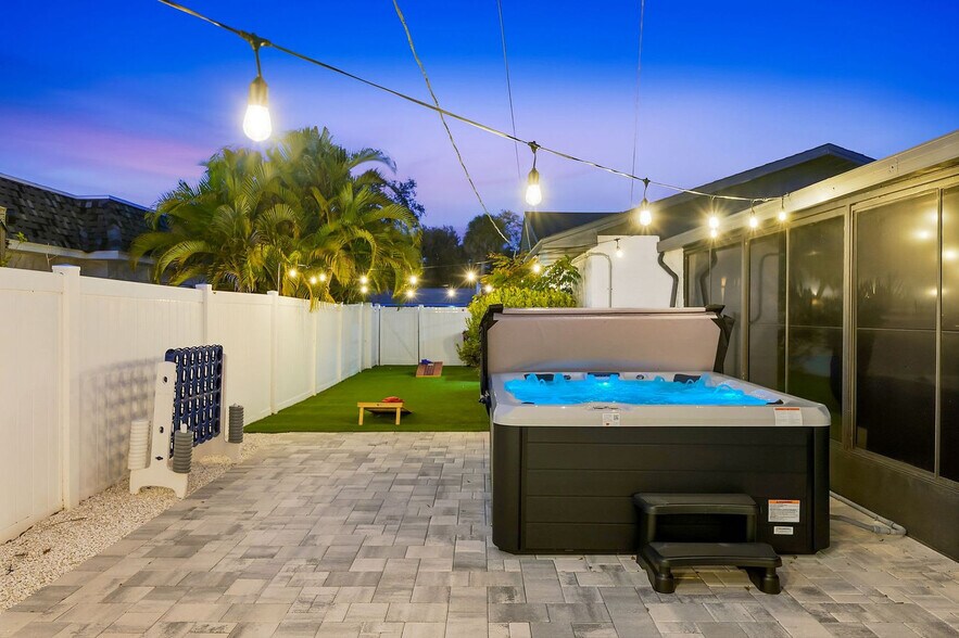 Building Photo - 4907 21st Ave W