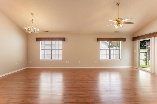 Building Photo - 112 Dusty Trail Ln